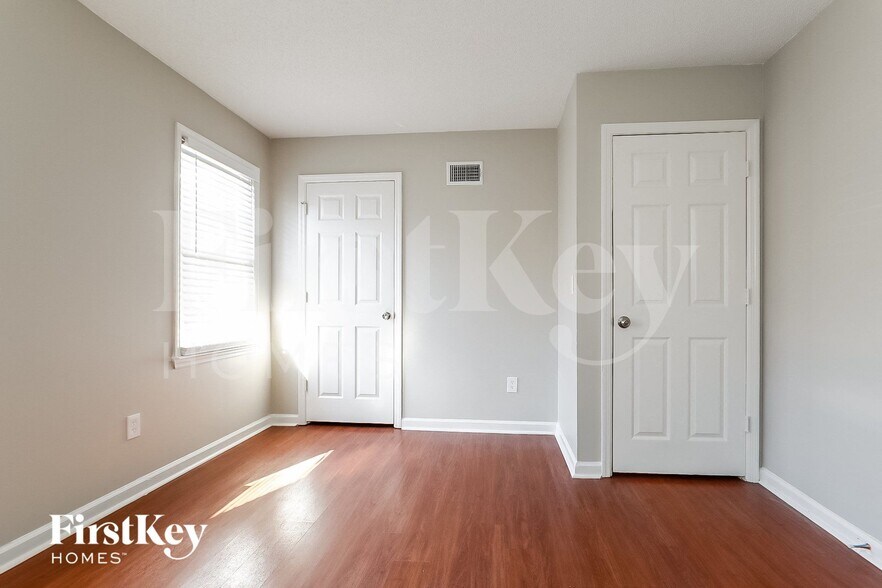 Building Photo - 1061 Park Creek Cir