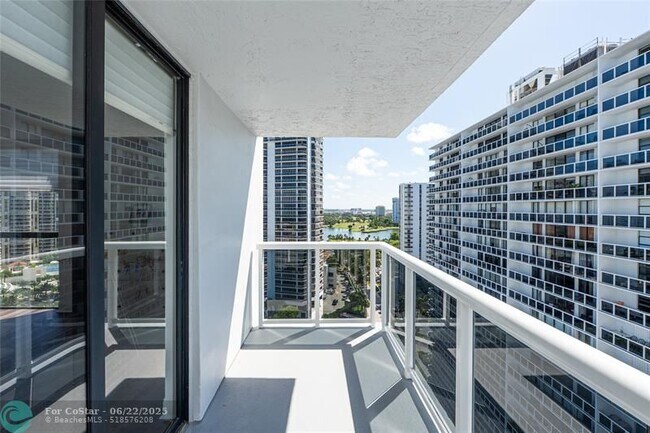 Building Photo - 20515 E Country Club Dr