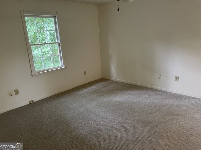 Building Photo - 2858 Livsey Dr