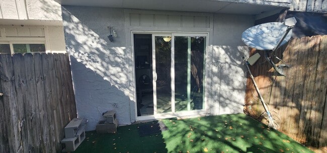 Building Photo - Two Bedroom, Two Bath-Fully Furnished