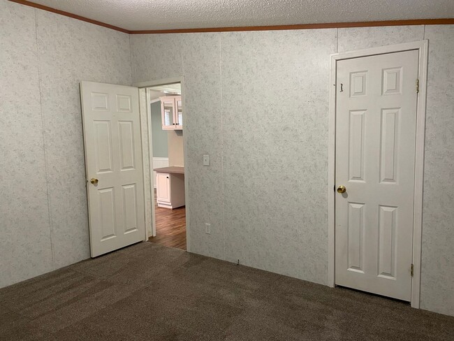 Building Photo - Updated Three Bedroom Two Bath Double Wide in Iron Station