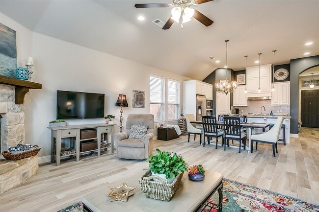 Building Photo - POPULAR MORNINGSTAR ADDITION IN ALEDO ISD!