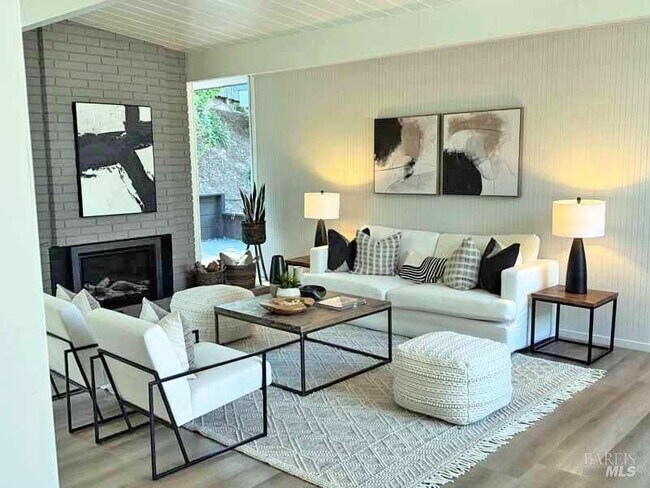 Building Photo - 315 Mt Shasta Dr