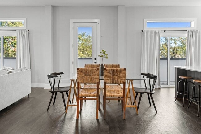 Building Photo - 1224 2nd Ave S