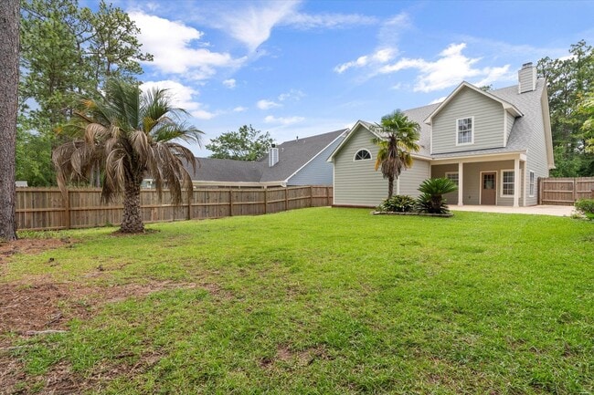 Building Photo - MOVE IN READY BEAUTY IN PINEHURST