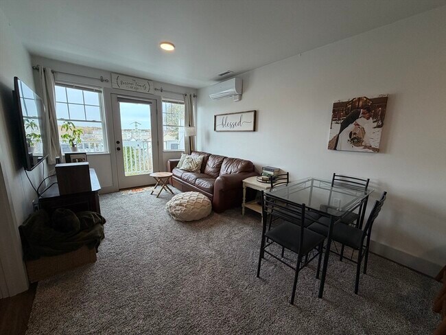 Building Photo - 5 W Dane St