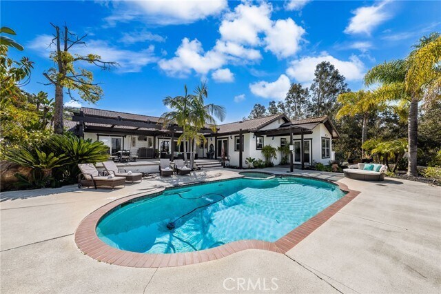 Building Photo - 2465 Via Oeste Dr