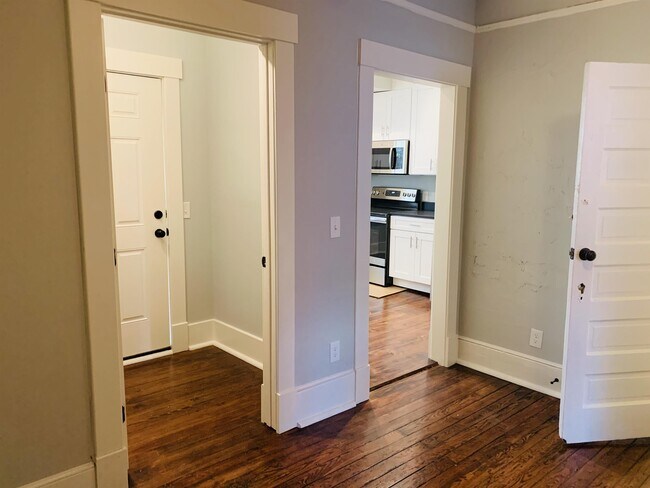 Building Photo - 412 Seiler Ave