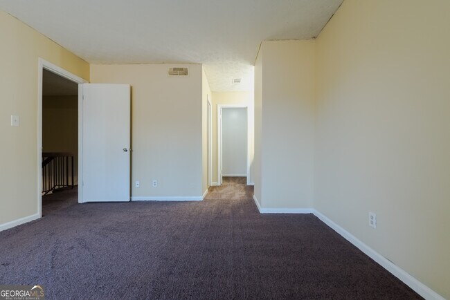 Building Photo - 8564 Creekwood Way