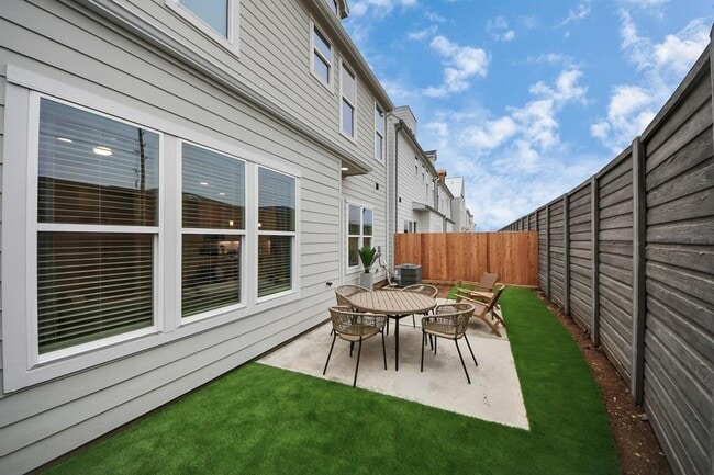 Building Photo - 22027 Ferguson Mdw Ln