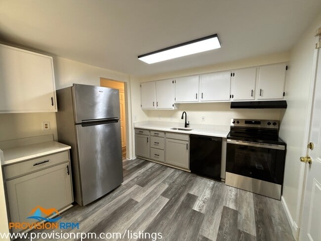 Building Photo - 9102 Pennswood Dr