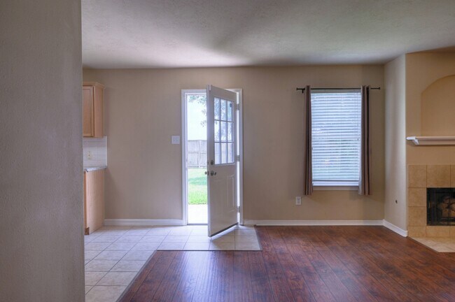 Building Photo - 21803 Manor Ct Dr