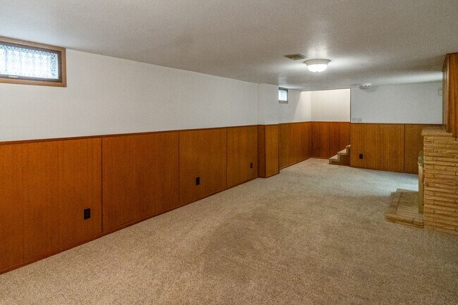 Building Photo - 1214 E 43rd Ave