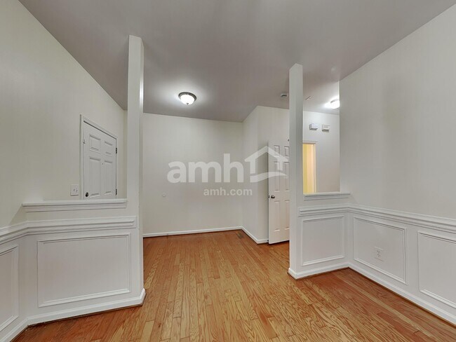 Building Photo - 10 Oakville Ct