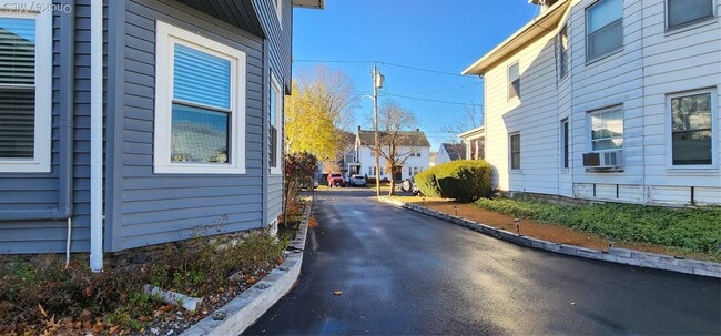 Building Photo - 25 Ferguson Ave