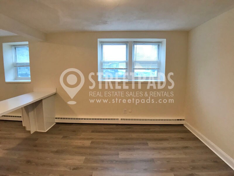 Building Photo - 160 N Beacon St