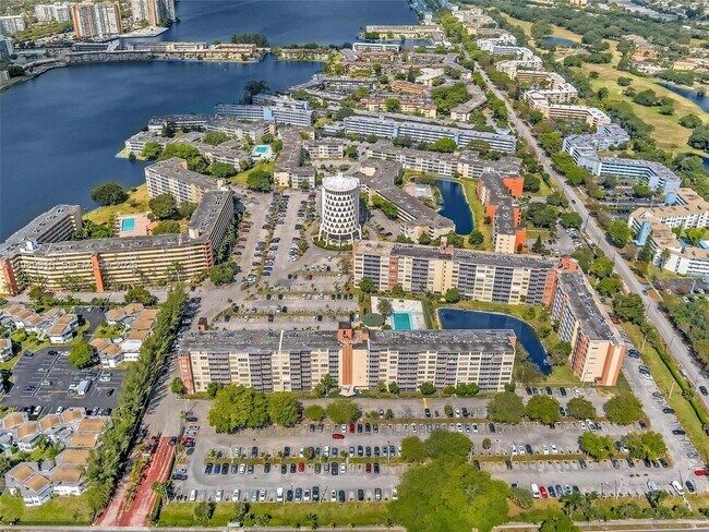 Building Photo - 1770 NE 191st St