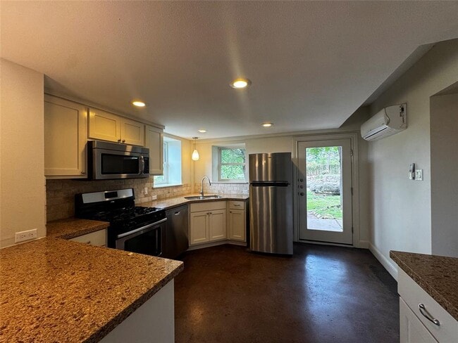 Building Photo - 1216 W 22nd St