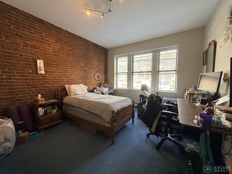 Building Photo - 15 Stearns Rd