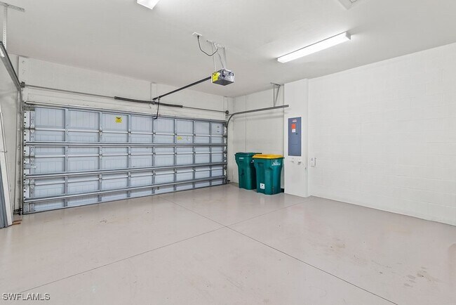 Building Photo - 16133 Camden Lakes Cir