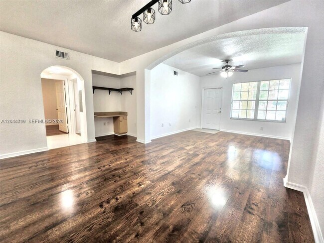 Building Photo - 2209 Belmont Ln