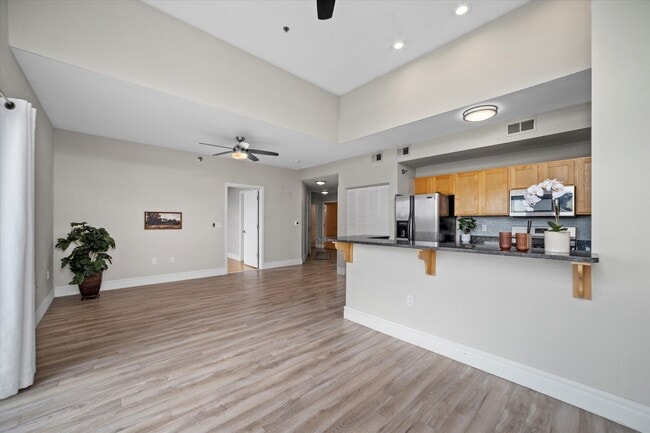 Building Photo - 2121 S Kinnickinnic Ave