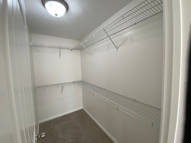 Building Photo - 6405 Autumn Valley Trce