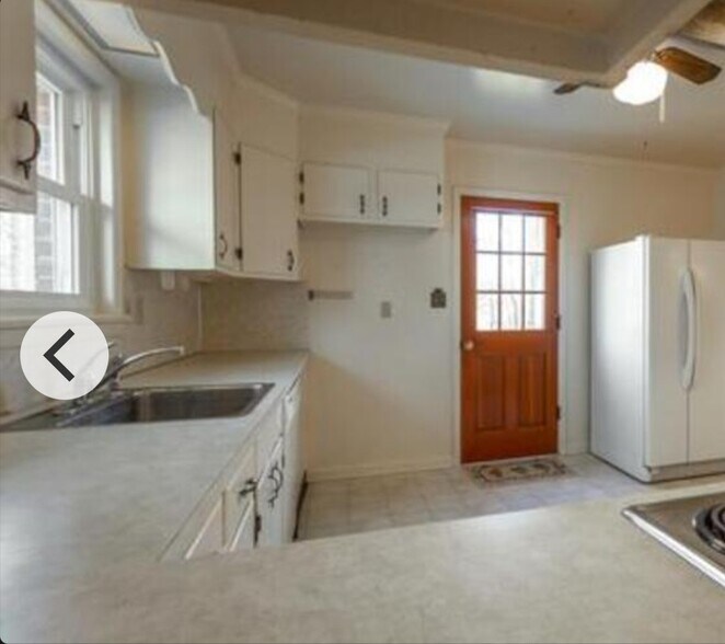 Kitchen from Dining Room - 312 Signal Mountain Blvd