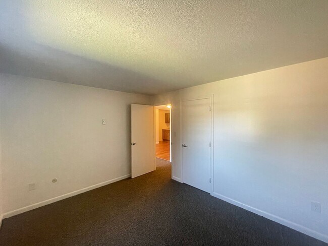 Building Photo - 173 Loudon Rd