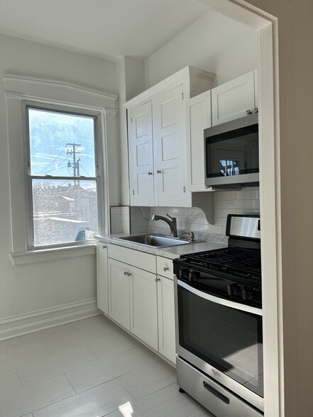 Kitchen - 322 W James St