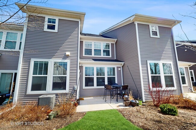 Building Photo - 527 Watercress Dr