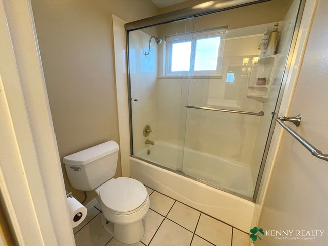 Building Photo - 4BD/2.5BA Spacious Foster City Home with Huge Backyard + Hot Tub