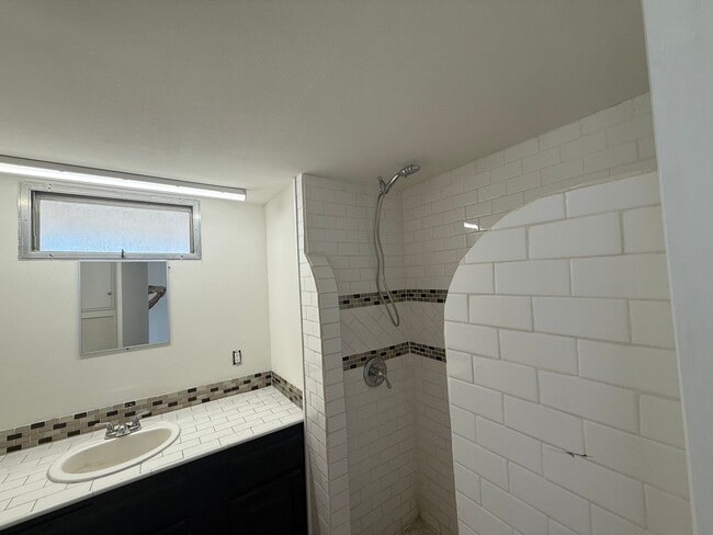 Building Photo - 2 bedroom 2 bathroom mobile home in a huge lot!