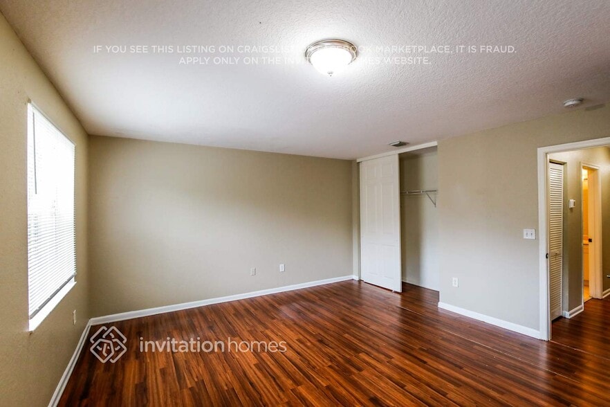 Building Photo - 7594 Oak Grove Cir