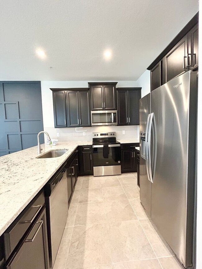 Building Photo - Luxurious 3/2.5 Modern Townhome with a Pri...