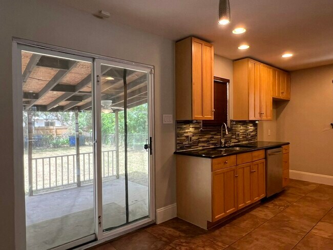 Building Photo - 1313 Casa Vale Dr