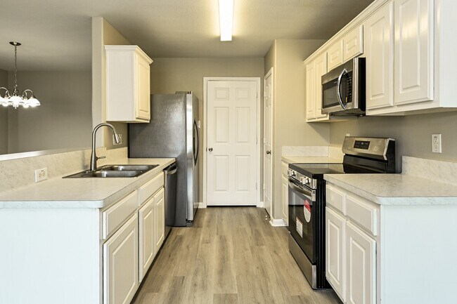 Building Photo - 6823 Garnet Trail Ln