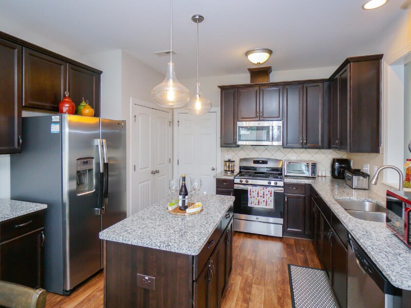 Building Photo - 1121 Tulip Poplar Rd
