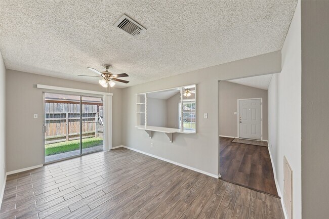 Building Photo - 1022 Sierra Shadows Dr