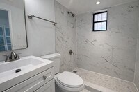 Building Photo - 550 SW 115th Ave