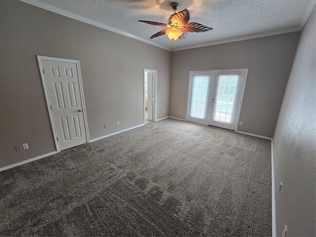 Building Photo - 2609 Classic Ct E