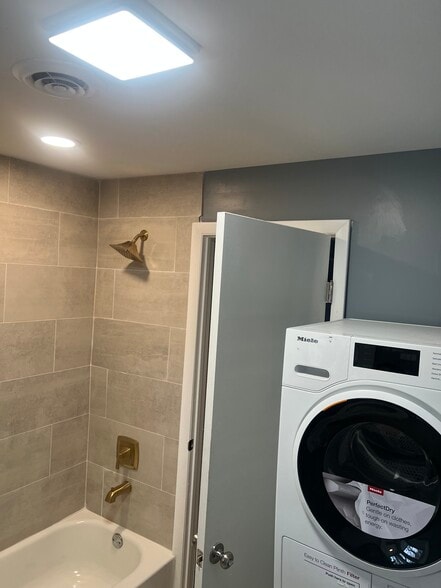 Building Photo - 809 N Harrison St