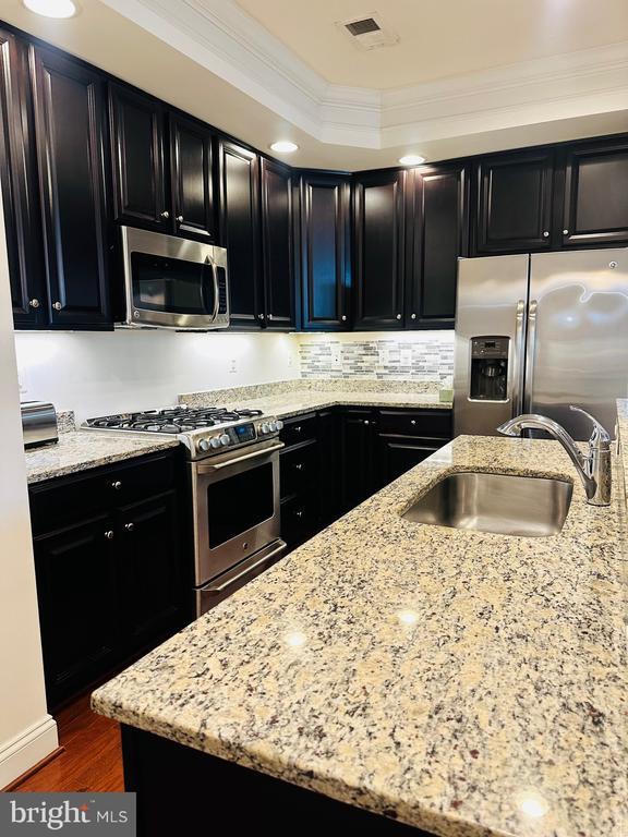 Building Photo - 452 Exchange Avenue