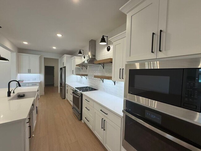 Building Photo - Move-in ready and like-new! Washer, dryer, and refrigerator Included.