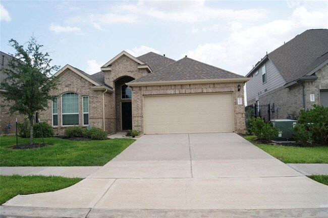 Building Photo - 24319 Bello Everett Lake Dr