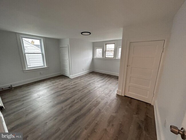 Building Photo - 1067 S Clinton Ave