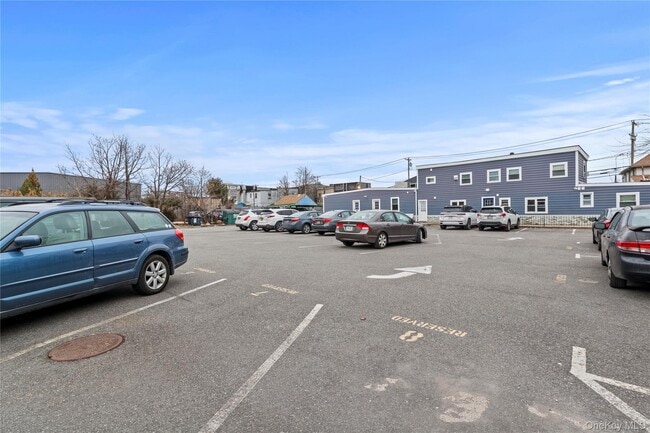 Building Photo - 14 Bayville Ave