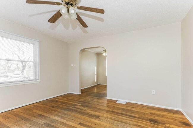 Building Photo - 1344-1346 CEDARVIEW W DR