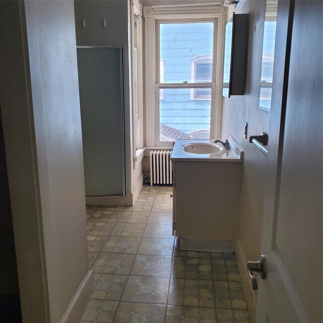 Building Photo - 111 Vineyard Ave