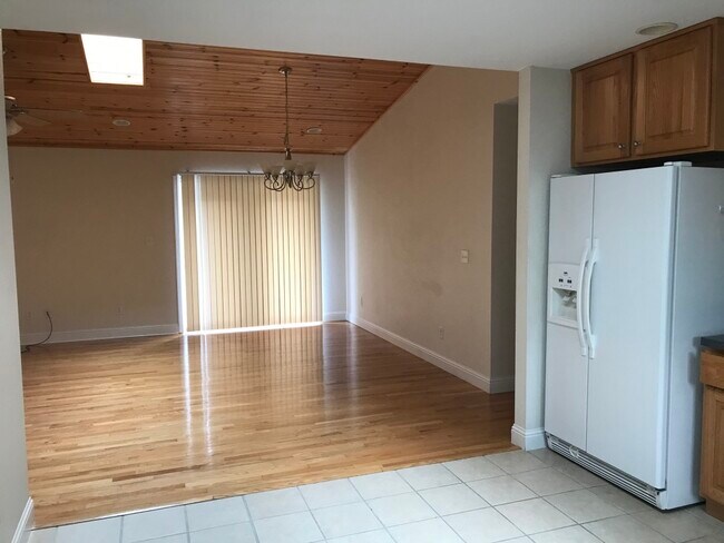 Building Photo - 1139 S Glenbeth Dr